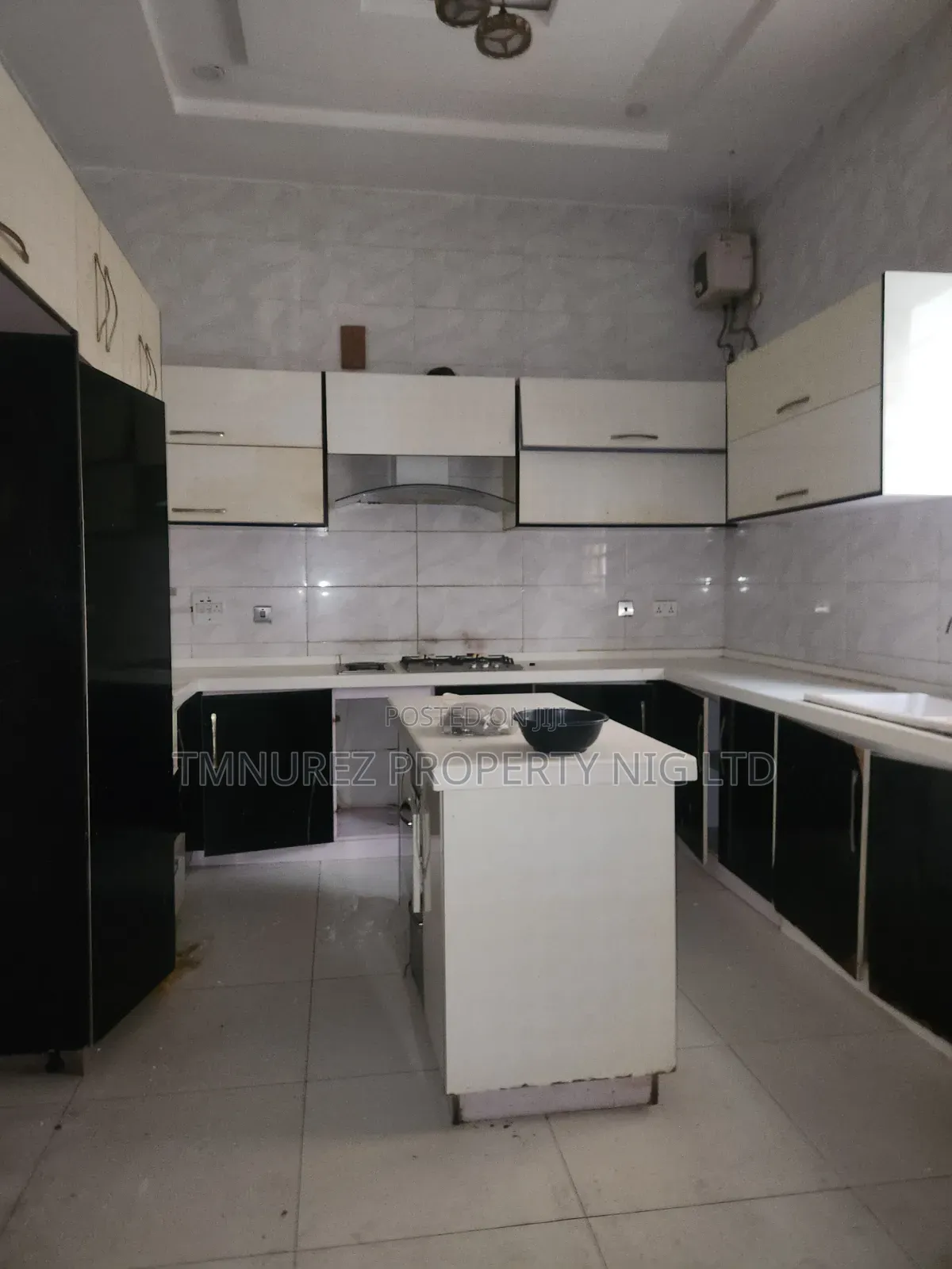 4bdrm Duplex in Chevron for sale