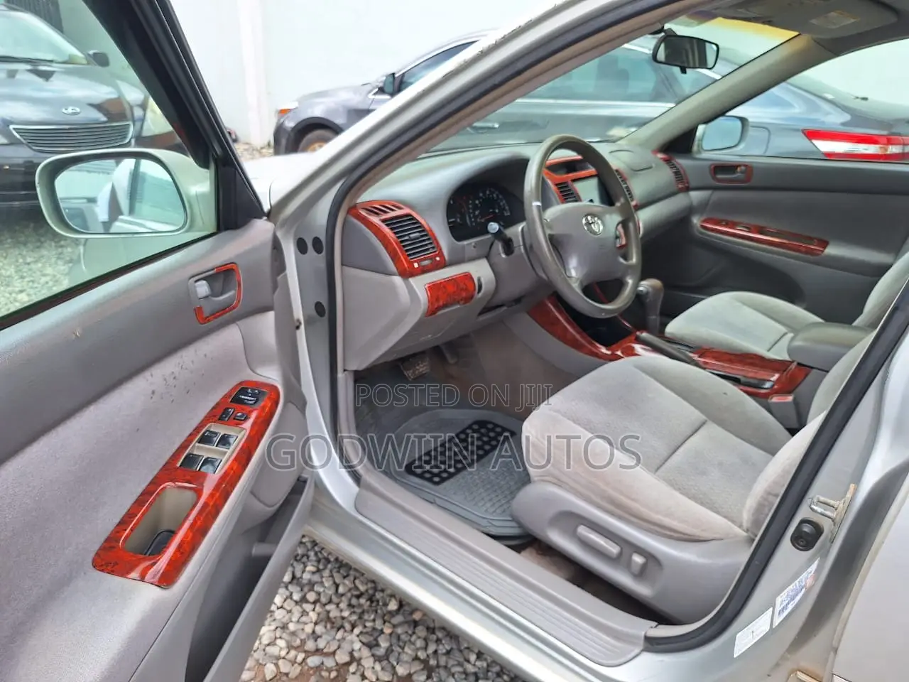 Toyota Camry LE 4dr Sedan (2.4L 4cyl 5M) 2004 Silver
