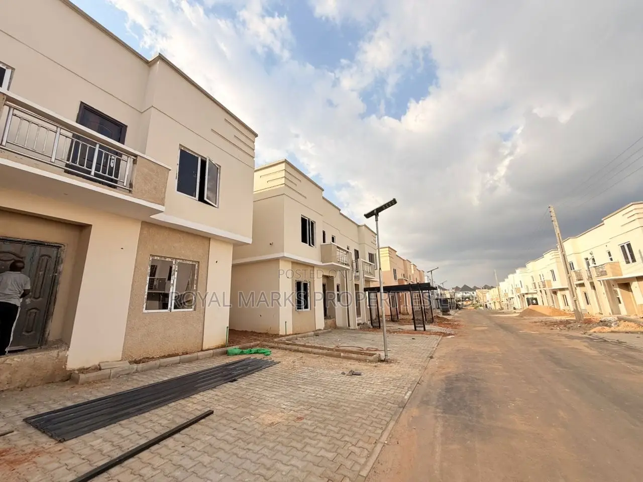 4bdrm Duplex in Dakwo District for sale