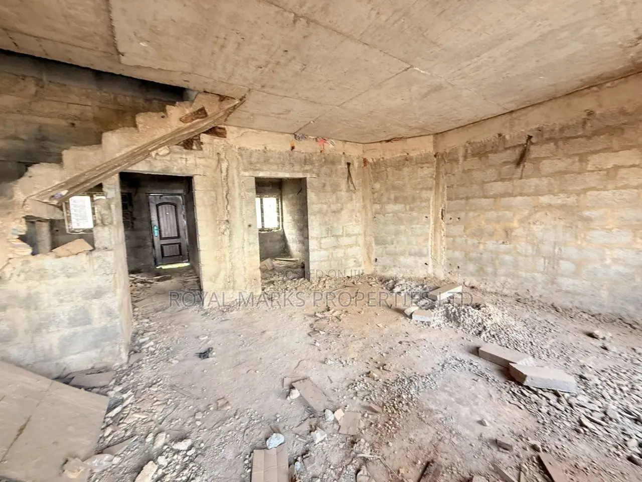 4bdrm Duplex in Dakwo District for sale