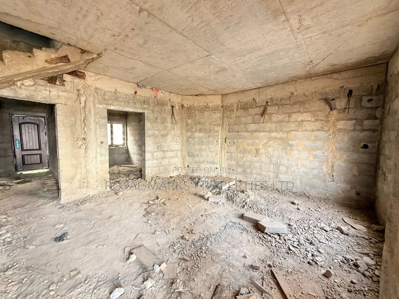 4bdrm Duplex in Dakwo District for sale