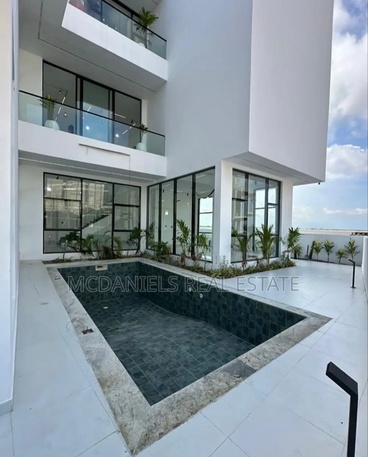 5bdrm Duplex in Osapa london for sale