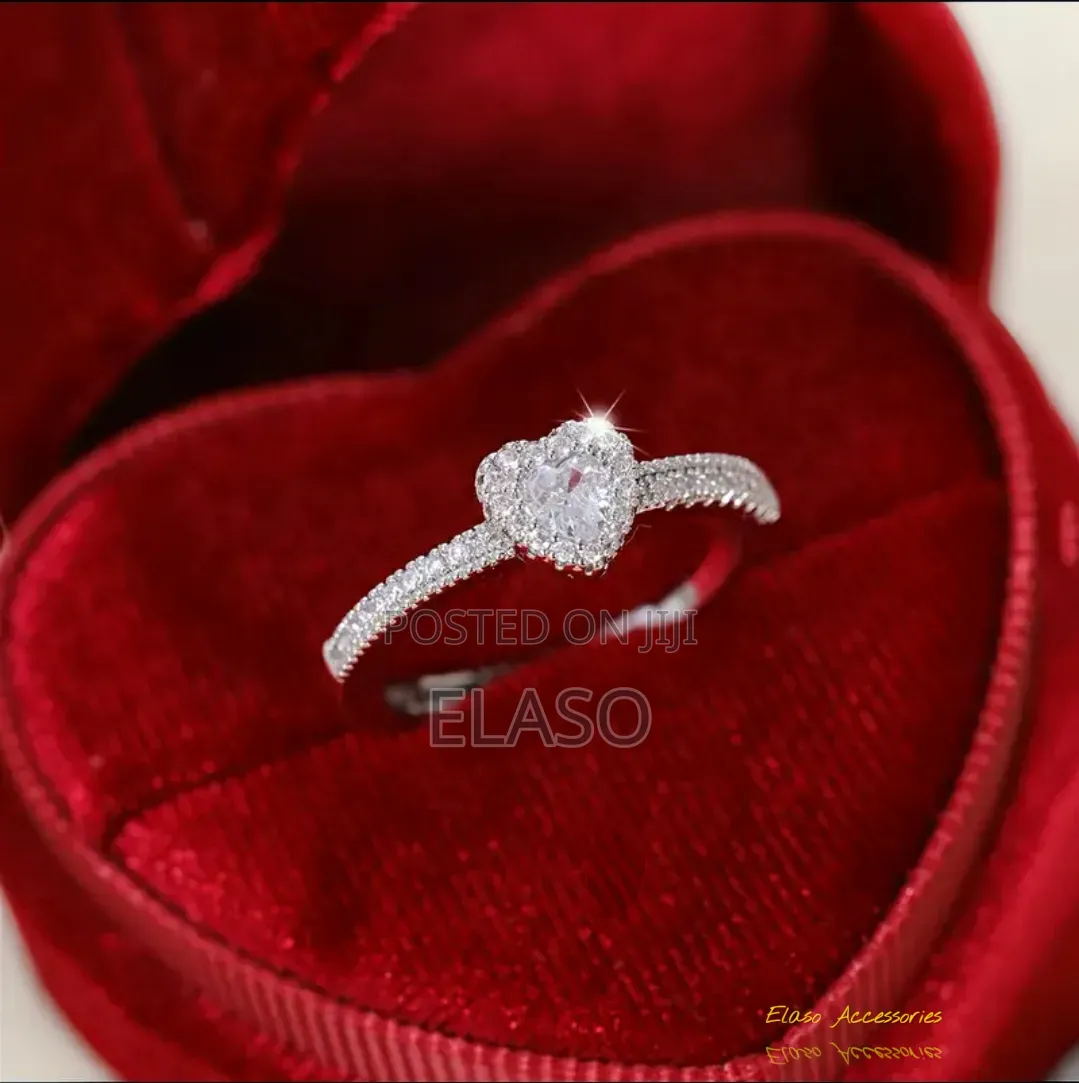 Luxurious Cubic Synthetic Zirconia Ring