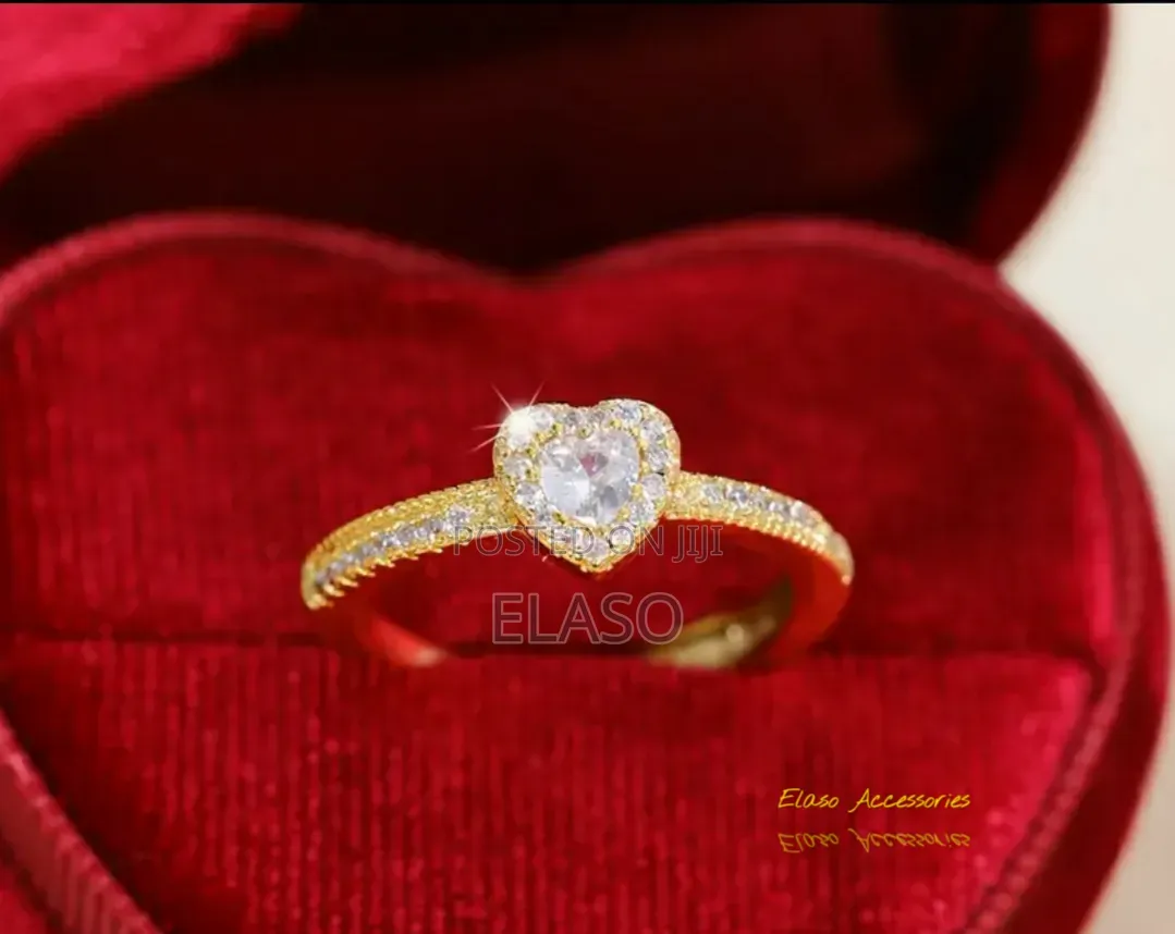 Luxurious Cubic Synthetic Zirconia Ring