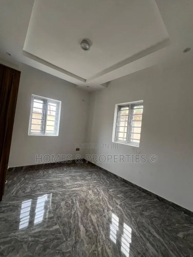2bdrm Apartment in Ologufe, Awoyaya for rent
