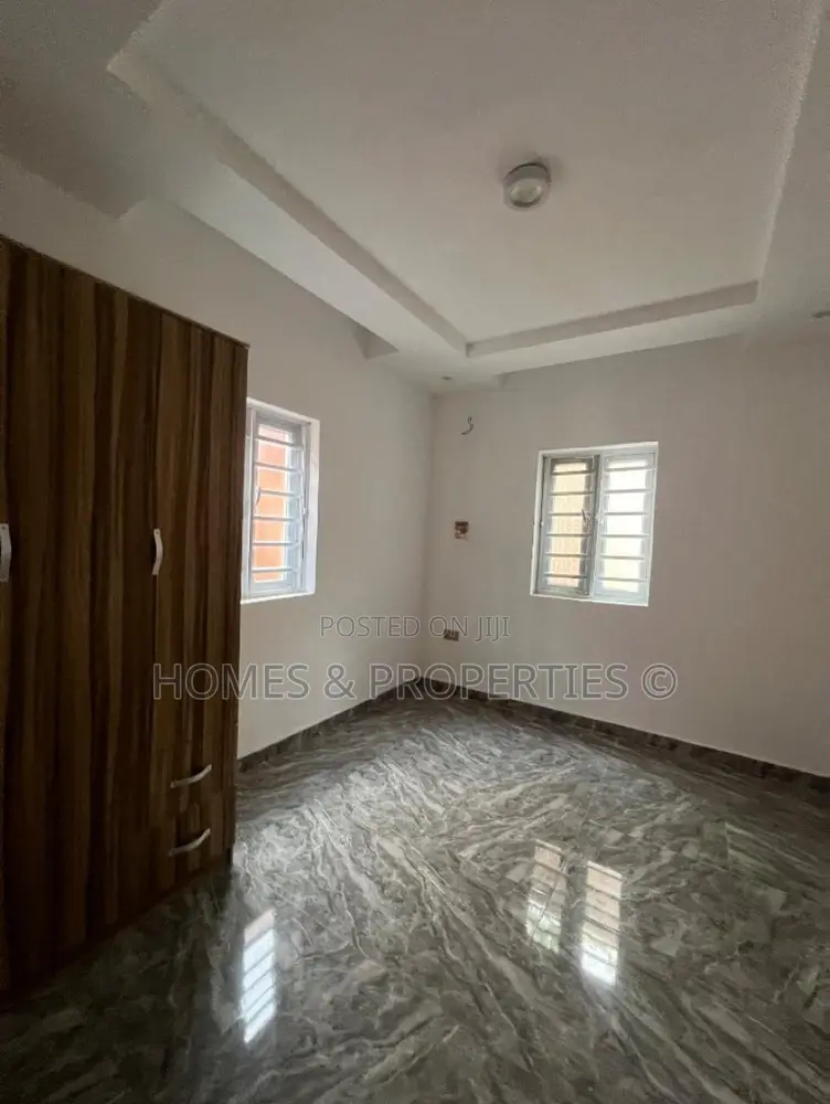2bdrm Apartment in Ologufe, Awoyaya for rent