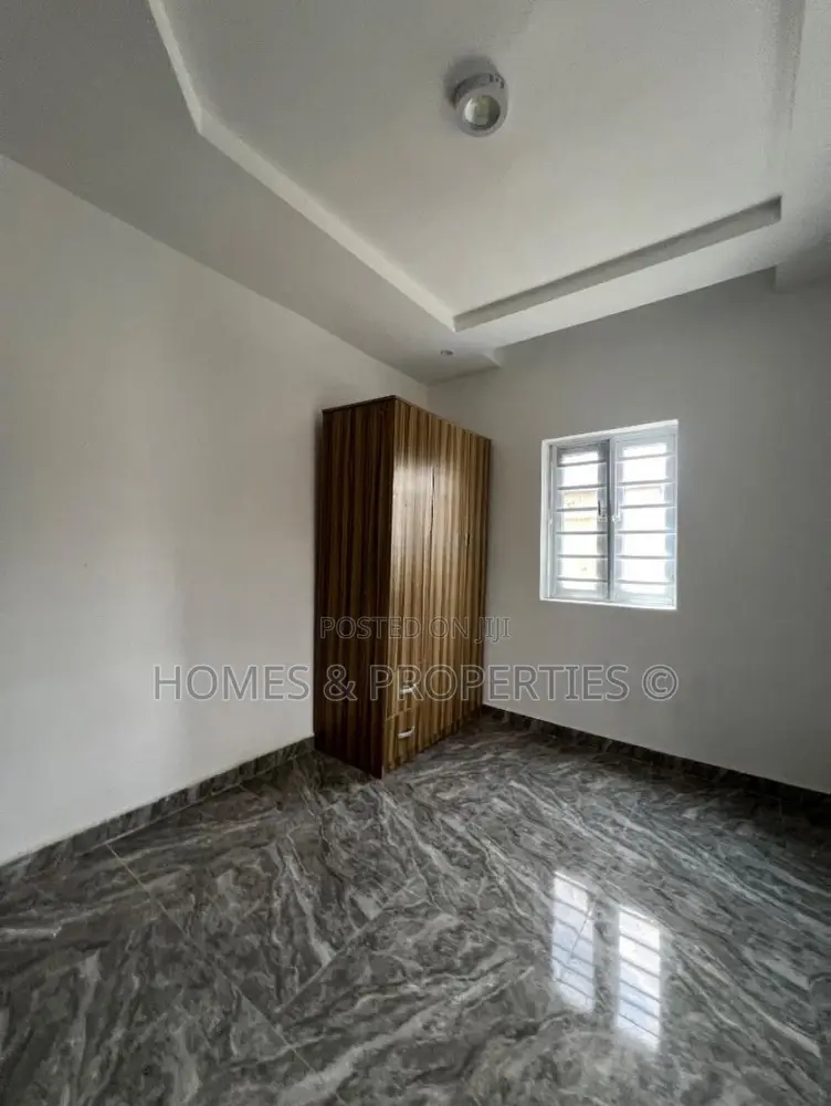 2bdrm Apartment in Ologufe, Awoyaya for rent