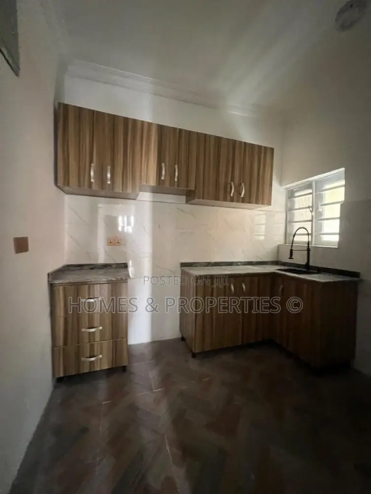 2bdrm Apartment in Ologufe, Awoyaya for rent