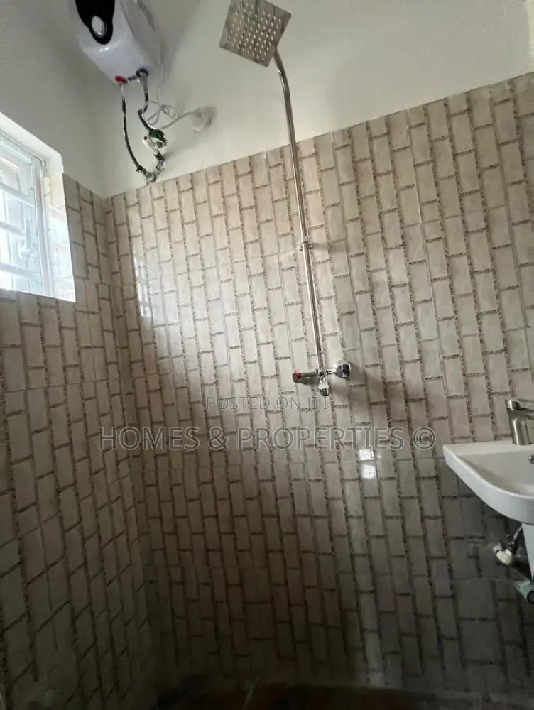 2bdrm Apartment in Ologufe, Awoyaya for rent