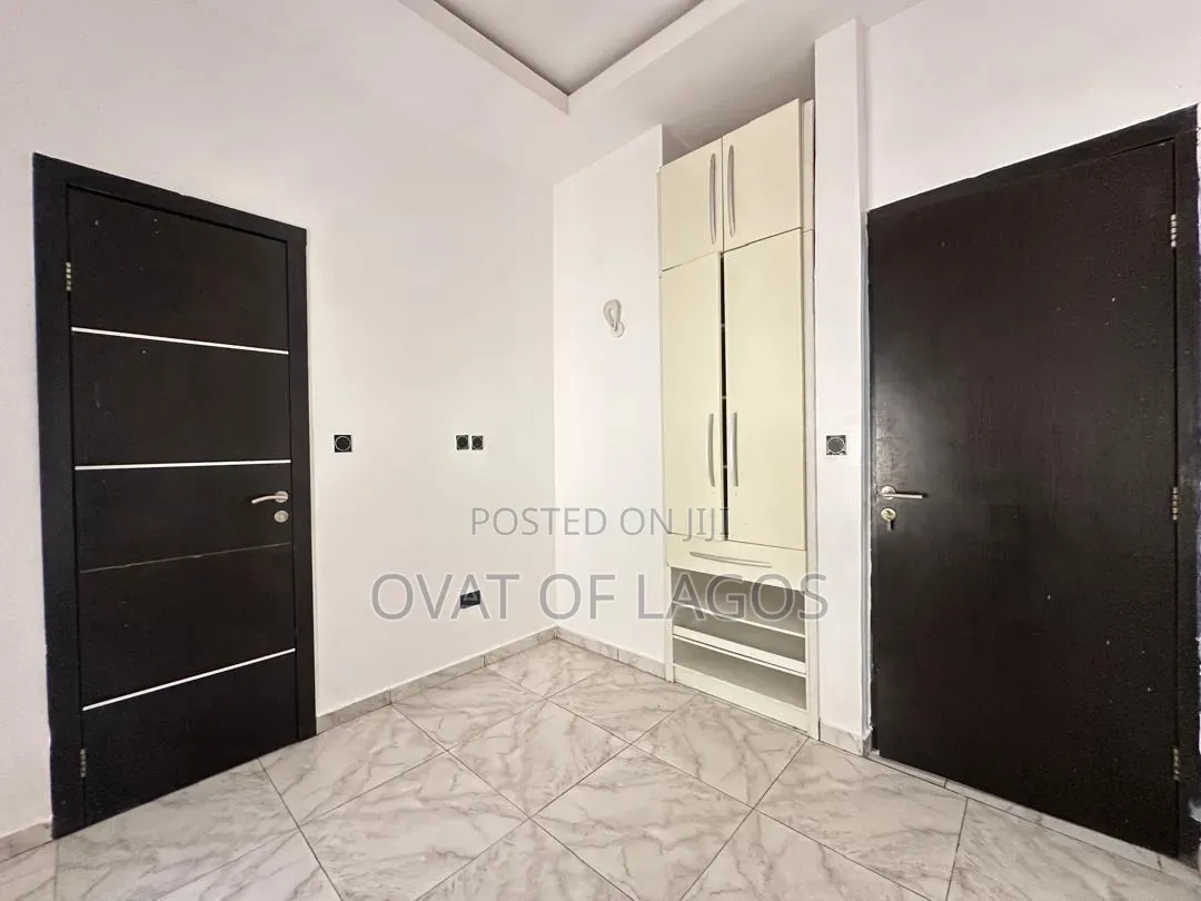 4bdrm Duplex in Chevron Drive for rent