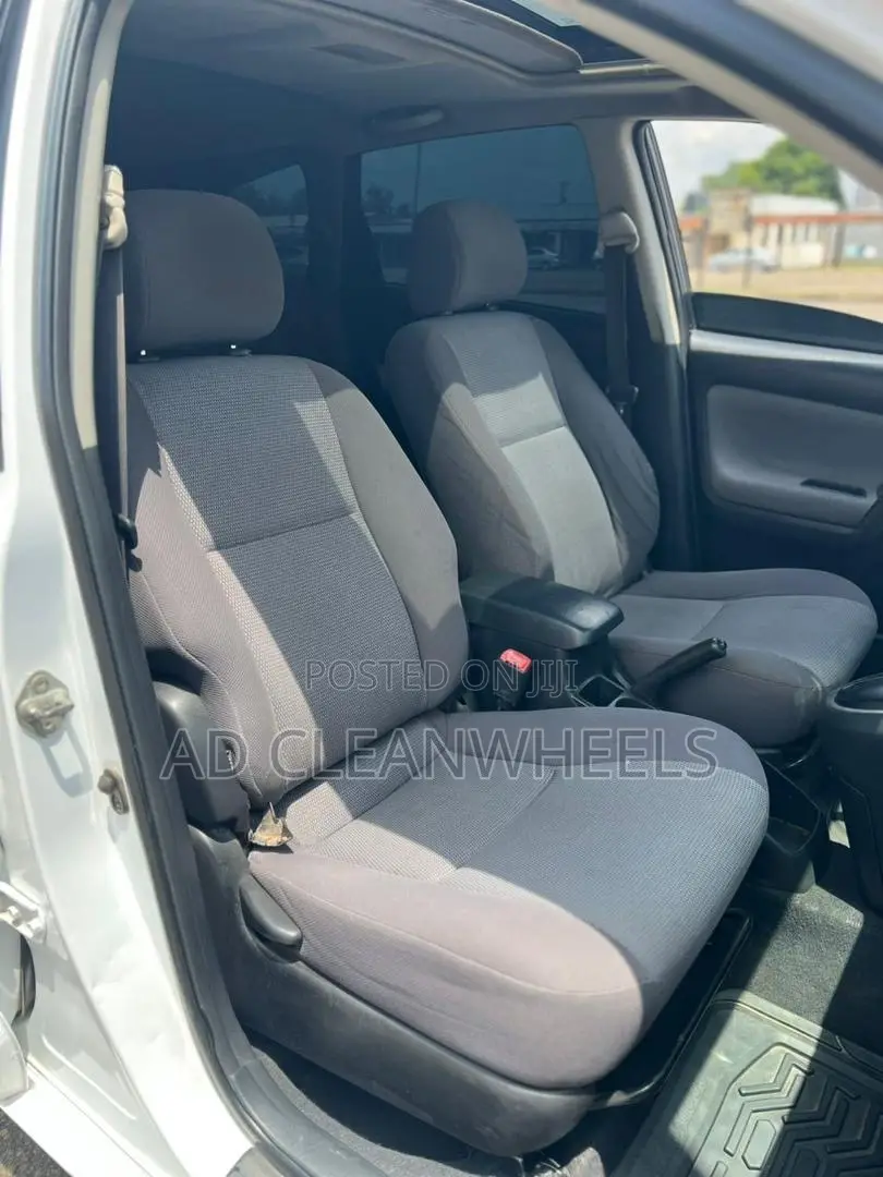 Pontiac Vibe 2006 White