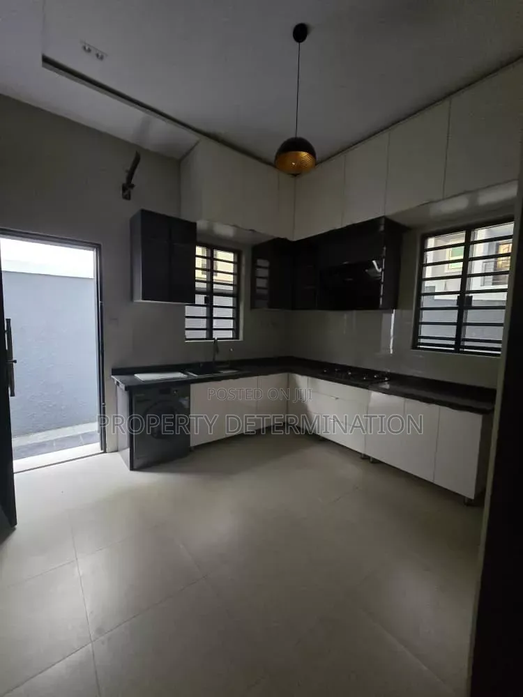 4bdrm Duplex in Omole Phase 2 for rent