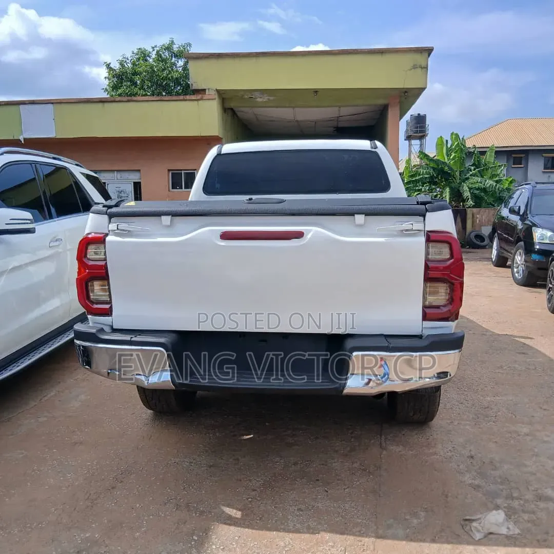 Toyota Hilux Revo Double Cab Petrol 2.7 RWD 2020 White