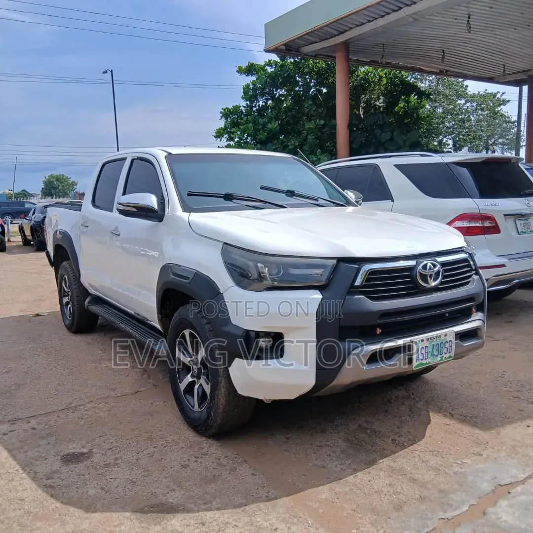 Toyota Hilux Revo Double Cab Petrol 2.7 RWD 2020 White