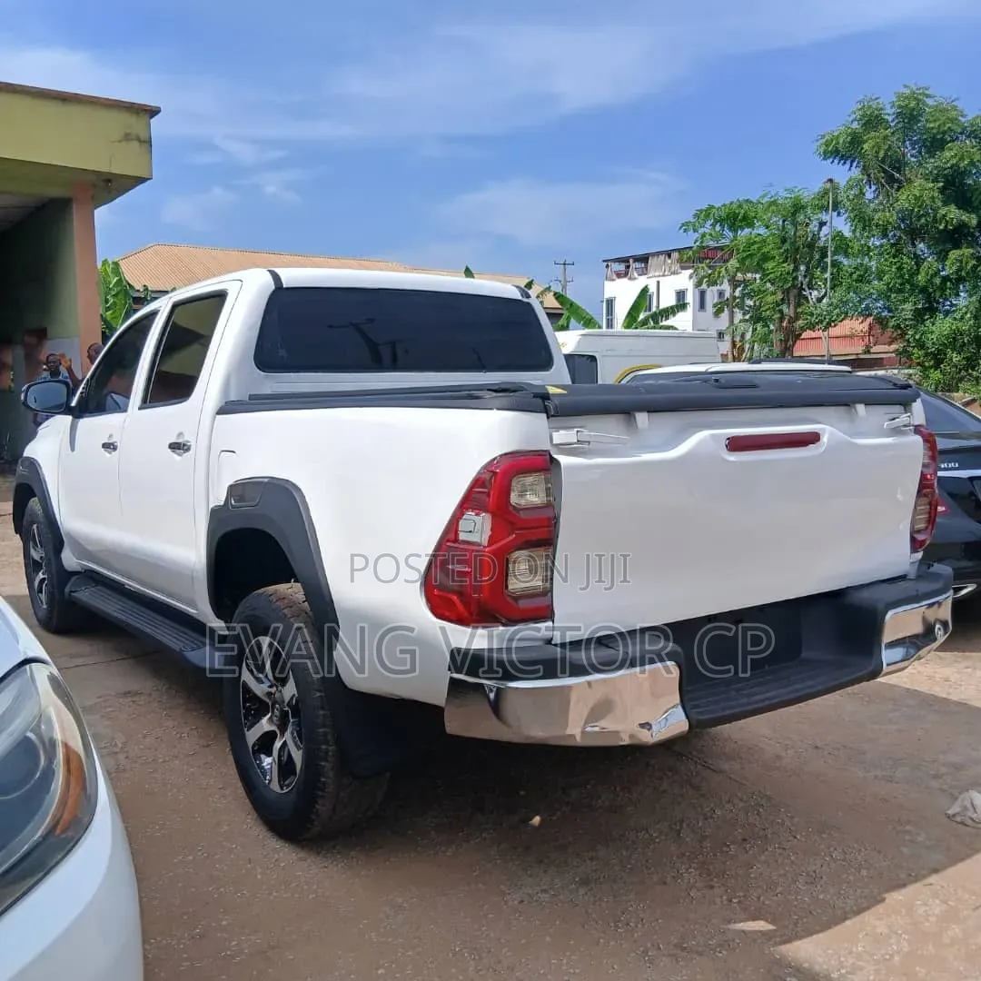 Toyota Hilux Revo Double Cab Petrol 2.7 RWD 2020 White