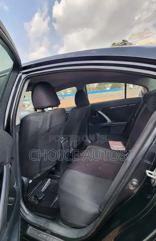 Toyota Avensis 2014 Black