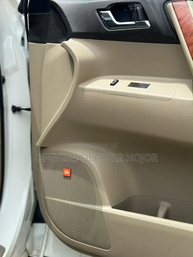 Toyota Highlander Limited 2010 White
