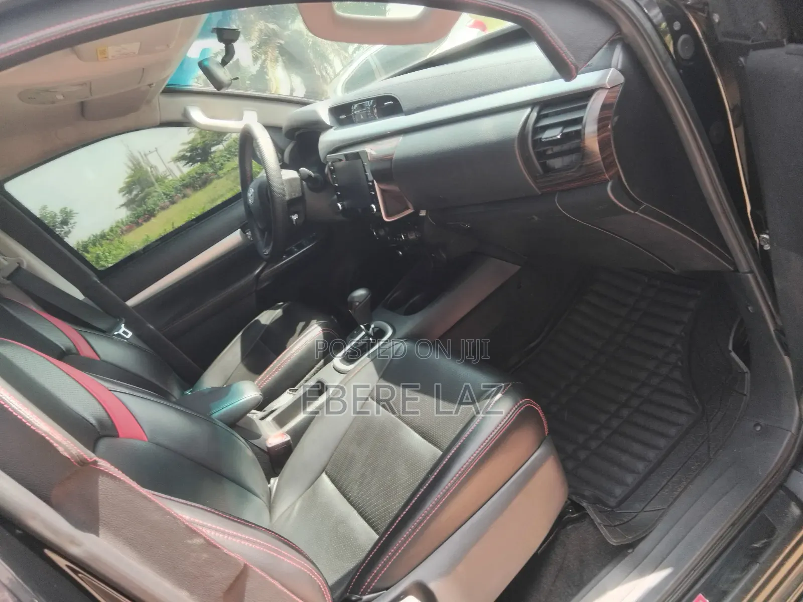 Toyota Hilux 2025 Black