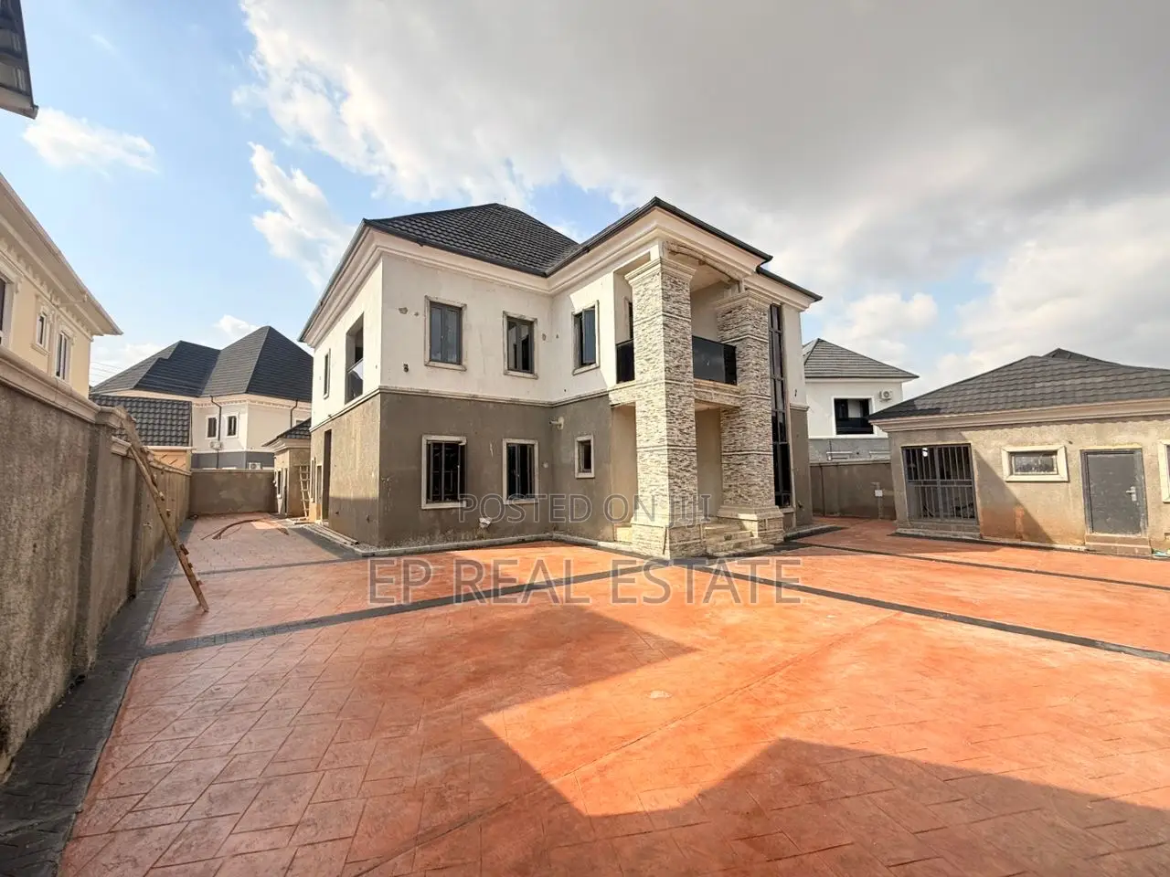 5bdrm Duplex in Galadimawa for sale