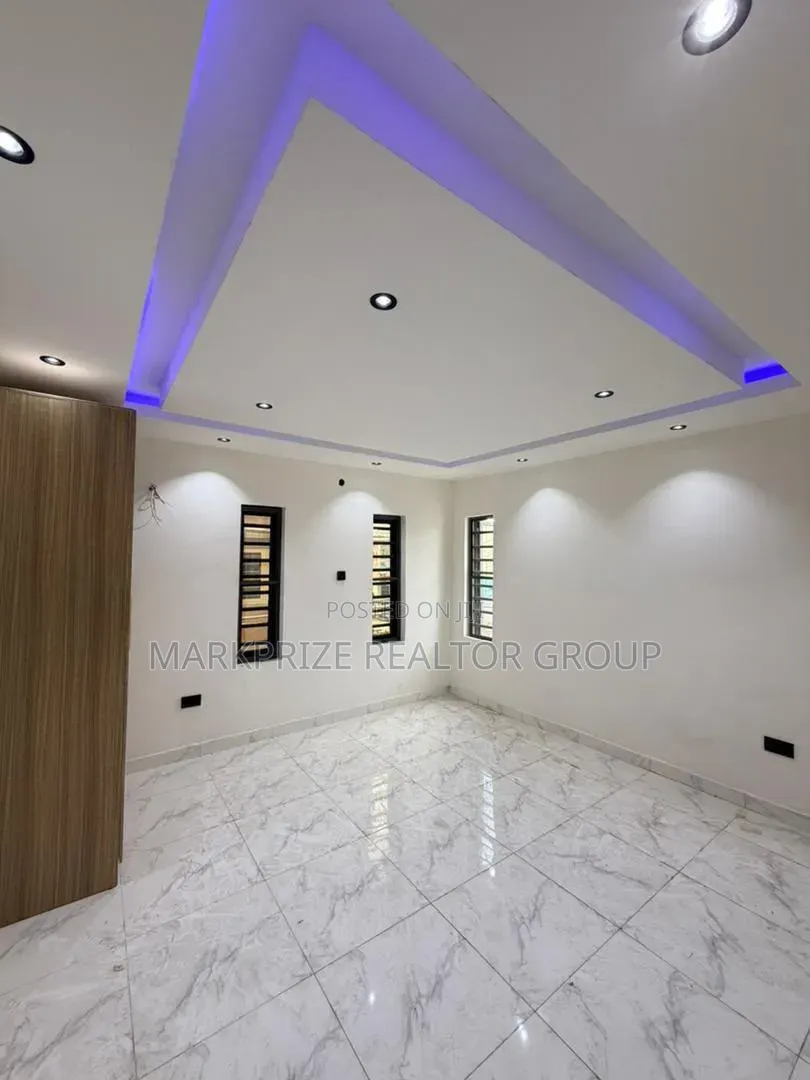 3bdrm Apartment in Gbagada Lagos for sale