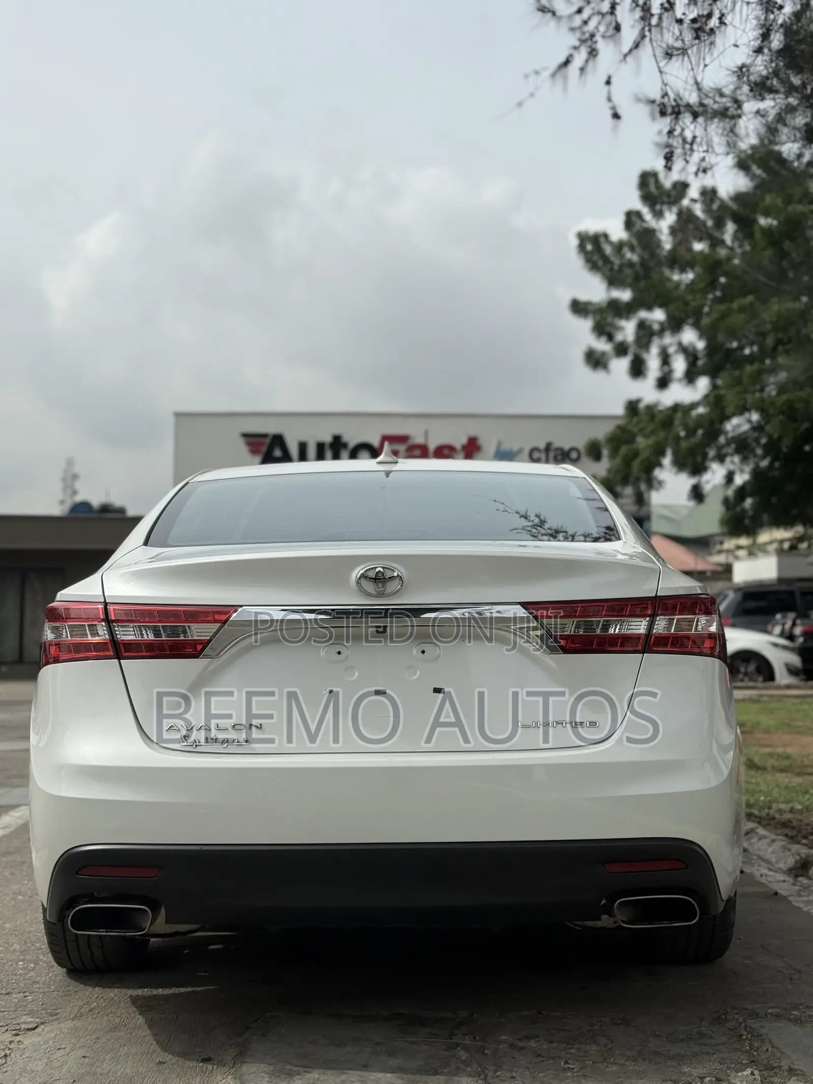 Toyota Avalon Limited Sedan FWD (3.5L 6cyl 6A) 2013 White