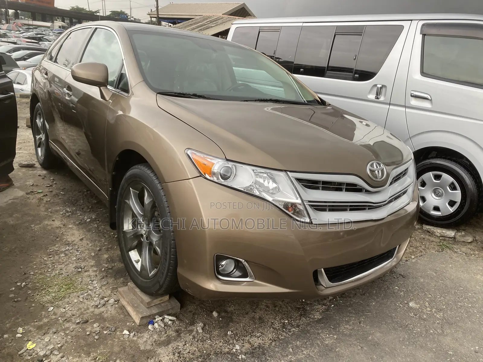 Toyota Venza AWD 2010 Gold