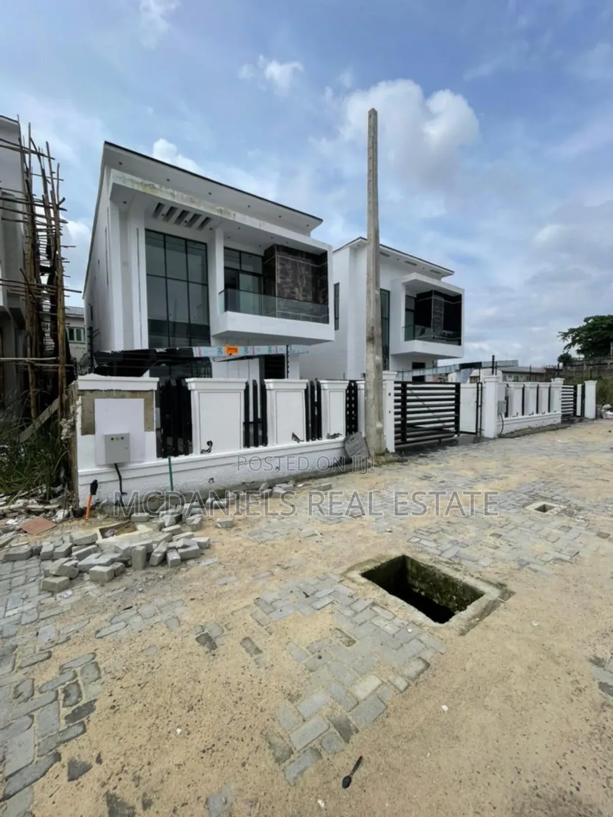 5bdrm Duplex in Lekki Expressway for sale
