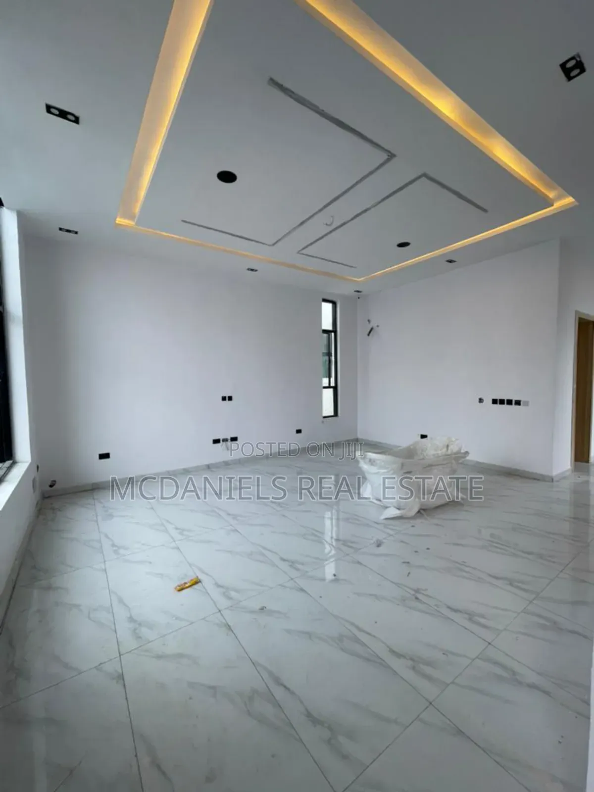 5bdrm Duplex in Lekki Expressway for sale
