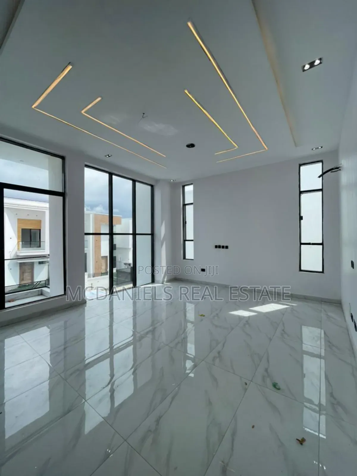 5bdrm Duplex in Lekki Expressway for sale