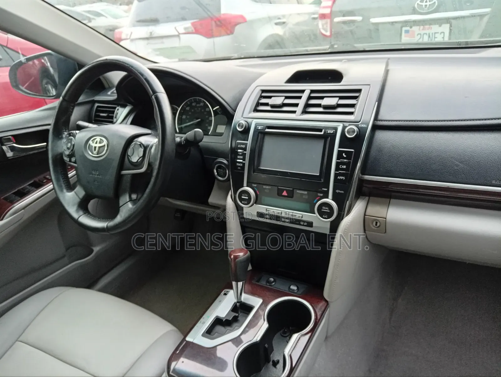 Toyota Camry XLE 4dr Sedan (3.5L 6cyl 6A) 2014