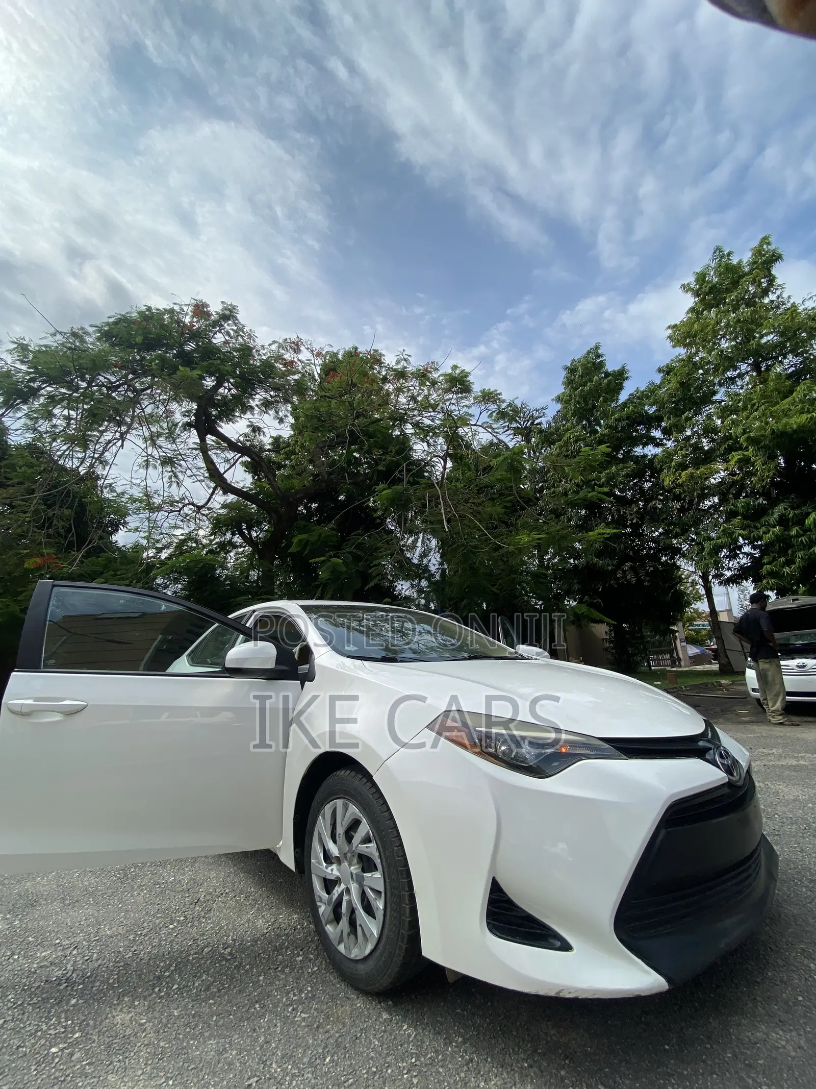 Toyota Corolla LE ECO w/Package 1 4dr Sedan (1.8L 4cyl CVT) 2017 White