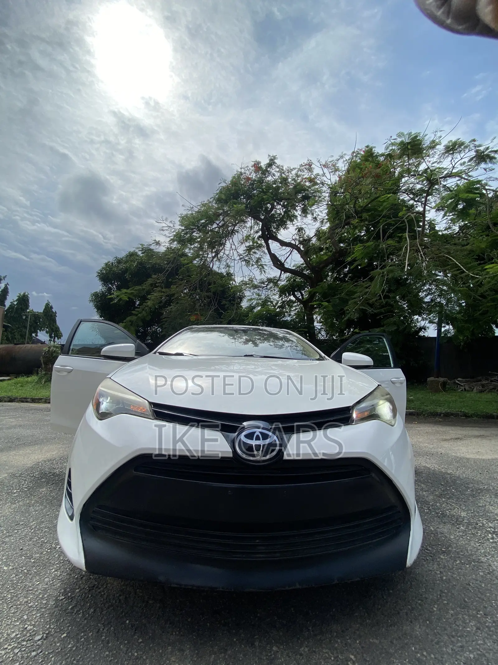 Toyota Corolla LE ECO w/Package 1 4dr Sedan (1.8L 4cyl CVT) 2017 White