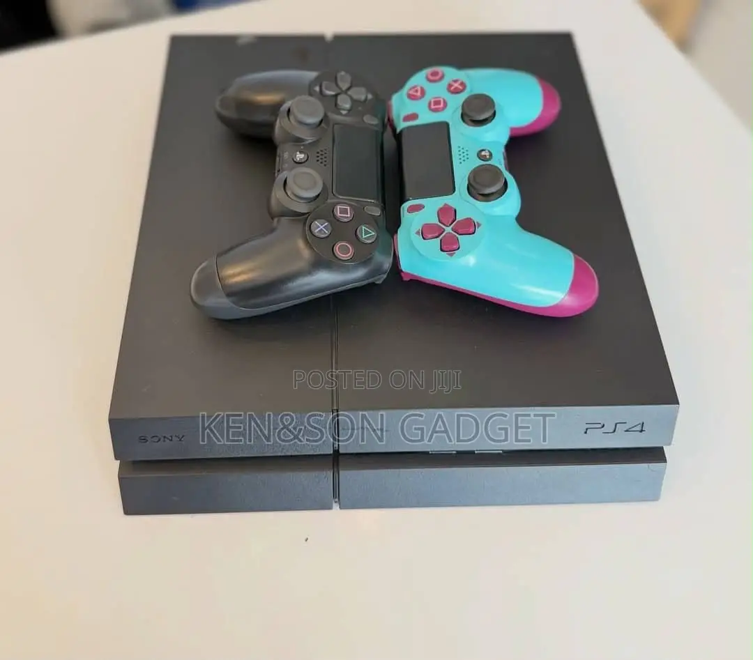 Uk Used Ps4 With 2 Pad and 10 Games Inside