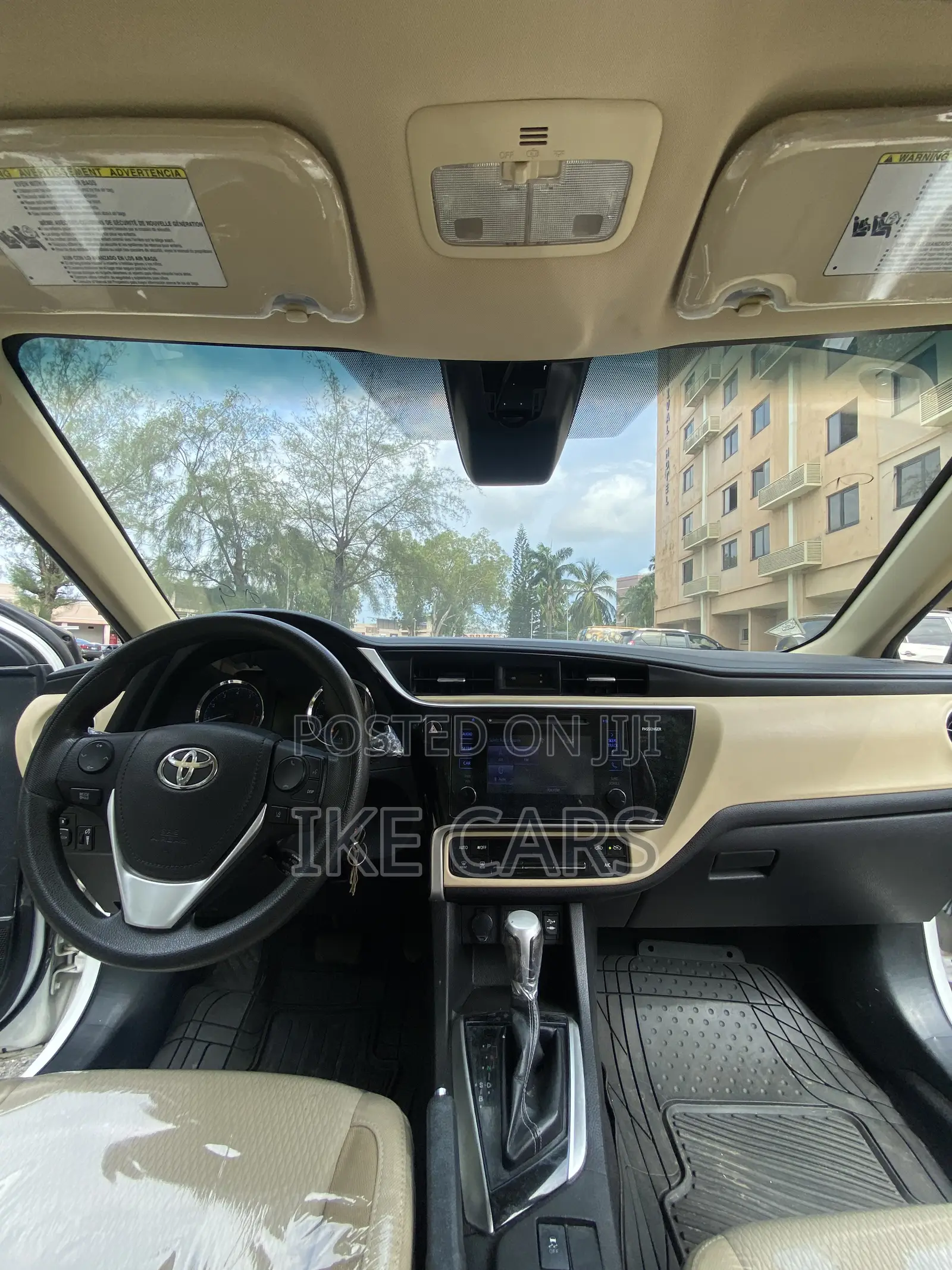 Toyota Corolla LE ECO w/Package 1 4dr Sedan (1.8L 4cyl CVT) 2017 White