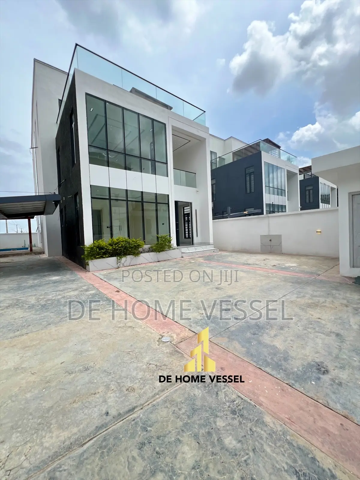 5bdrm Duplex in Lekki Phase 1 for sale