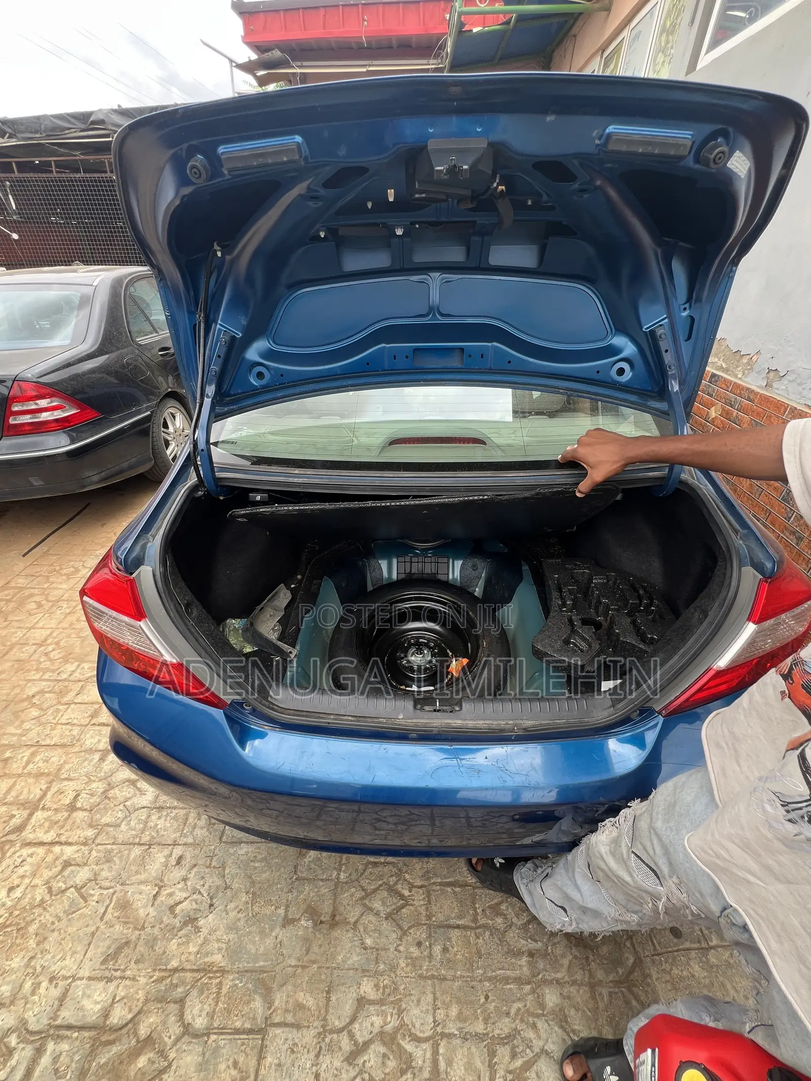 Honda Civic 1.8 5 Door Automatic 2012 Blue