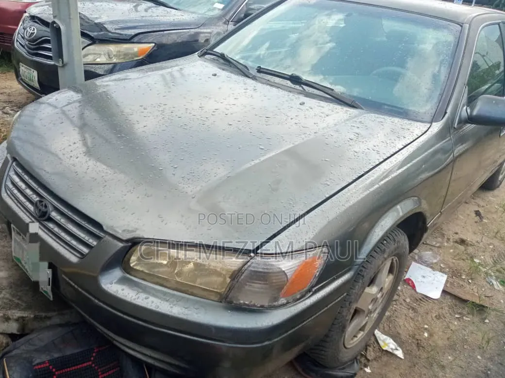 Toyota Camry LE 4dr Sedan (2.2L 4cyl 4A) 2001 Gray