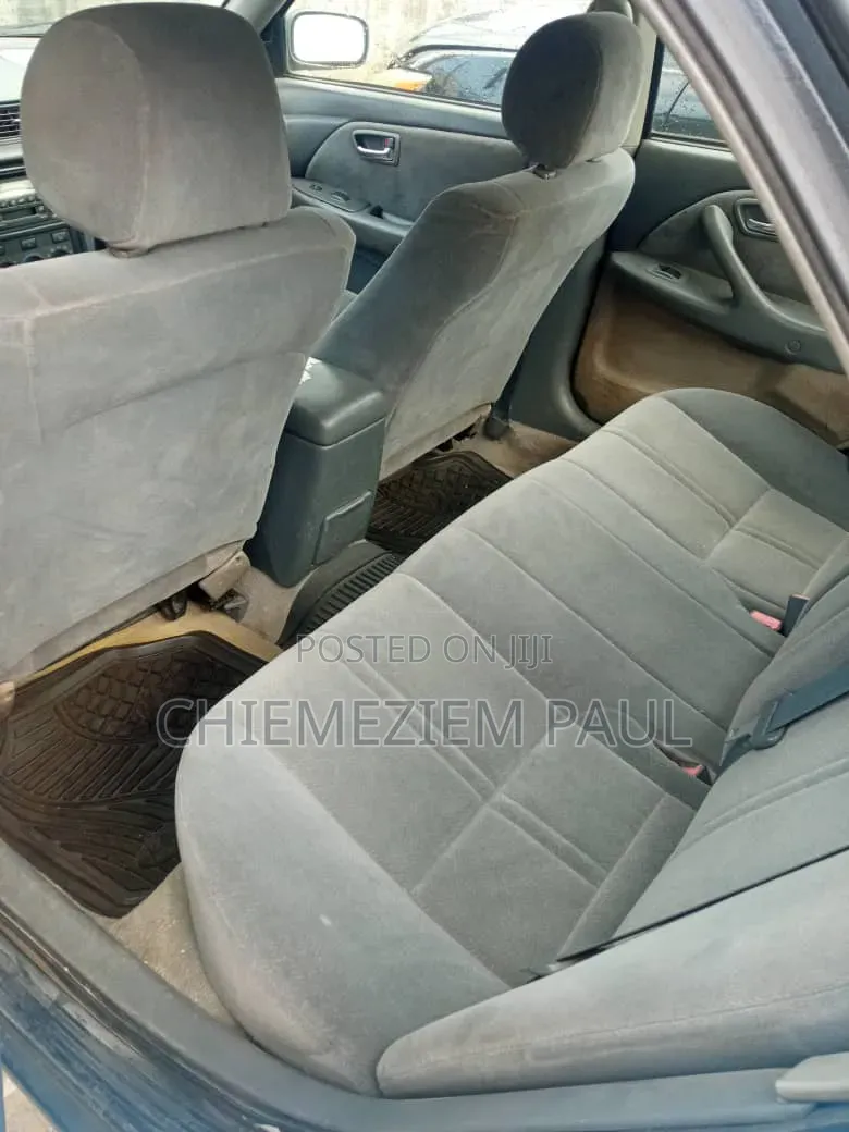 Toyota Camry LE 4dr Sedan (2.2L 4cyl 4A) 2001 Gray