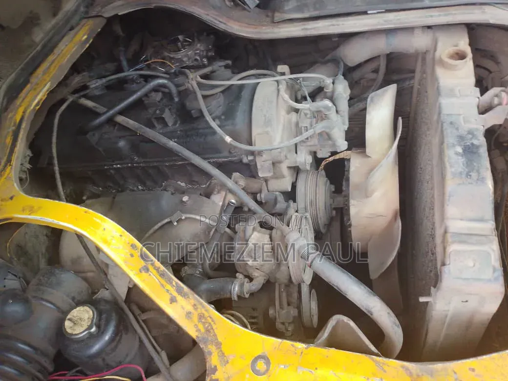 Mitsubishi L300 2004 Yellow