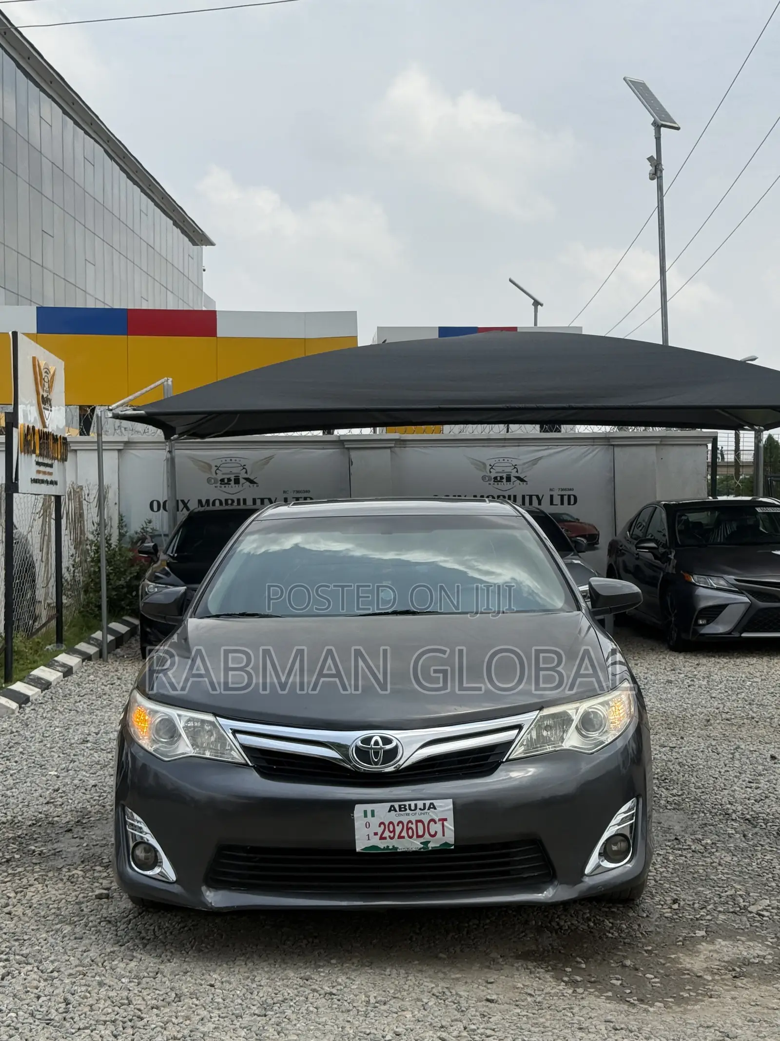 Toyota Camry XLE 4dr Sedan (2.5L 4cyl 6A) 2013 Gray