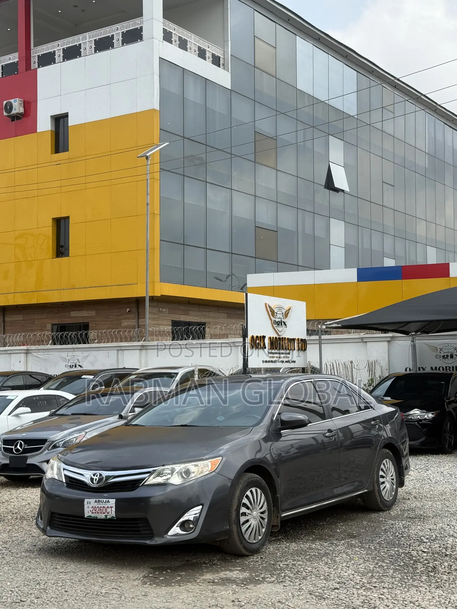 Toyota Camry XLE 4dr Sedan (2.5L 4cyl 6A) 2013 Gray