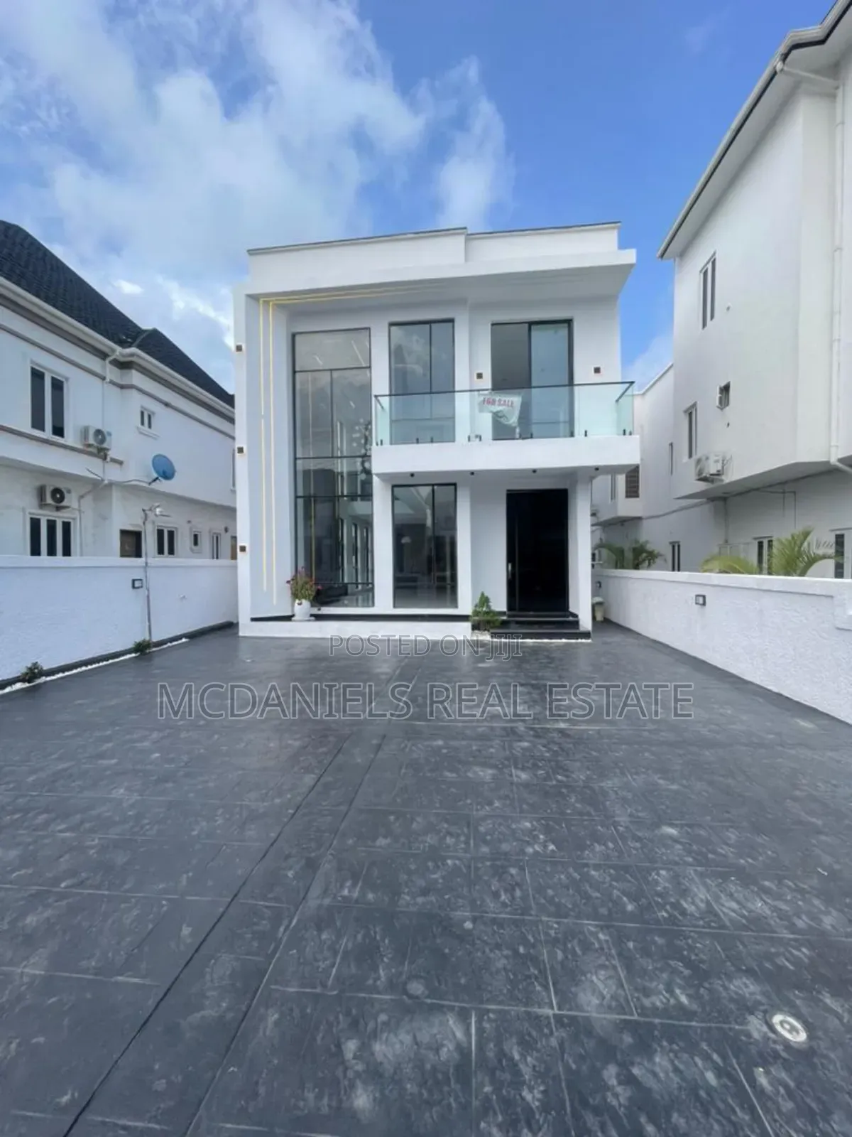 5bdrm Duplex in Ikota for sale