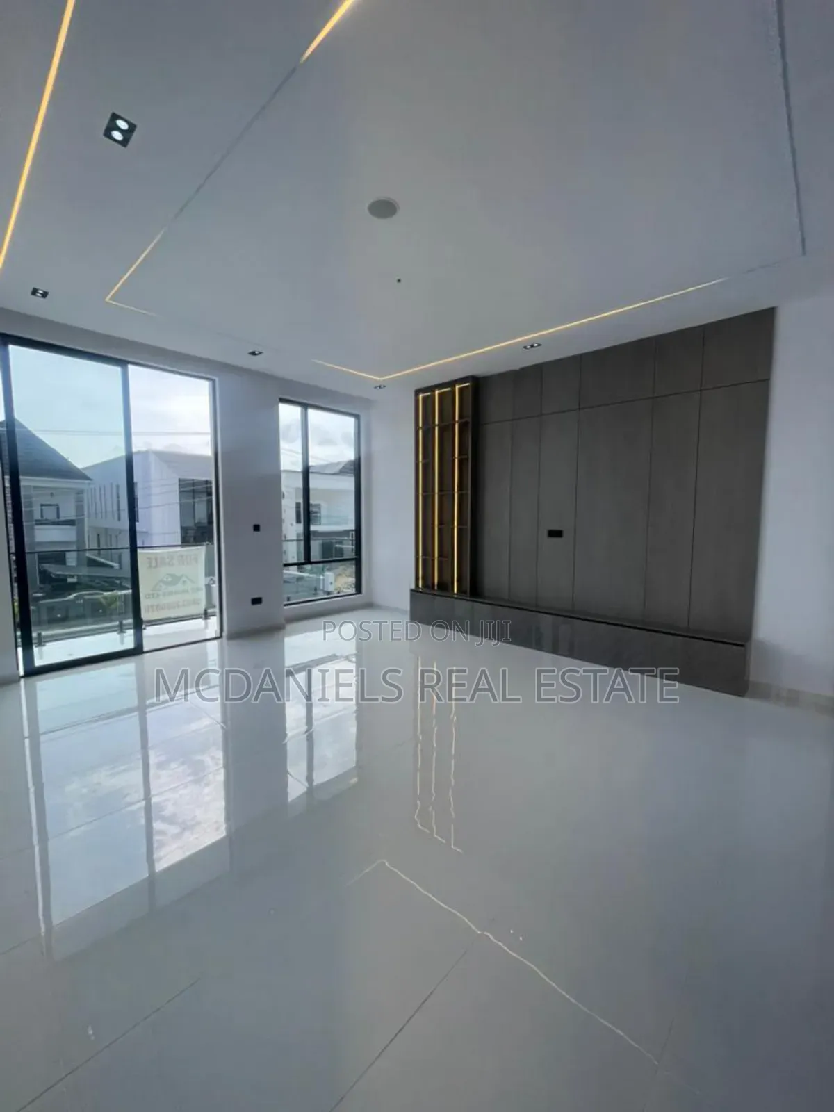 5bdrm Duplex in Ikota for sale