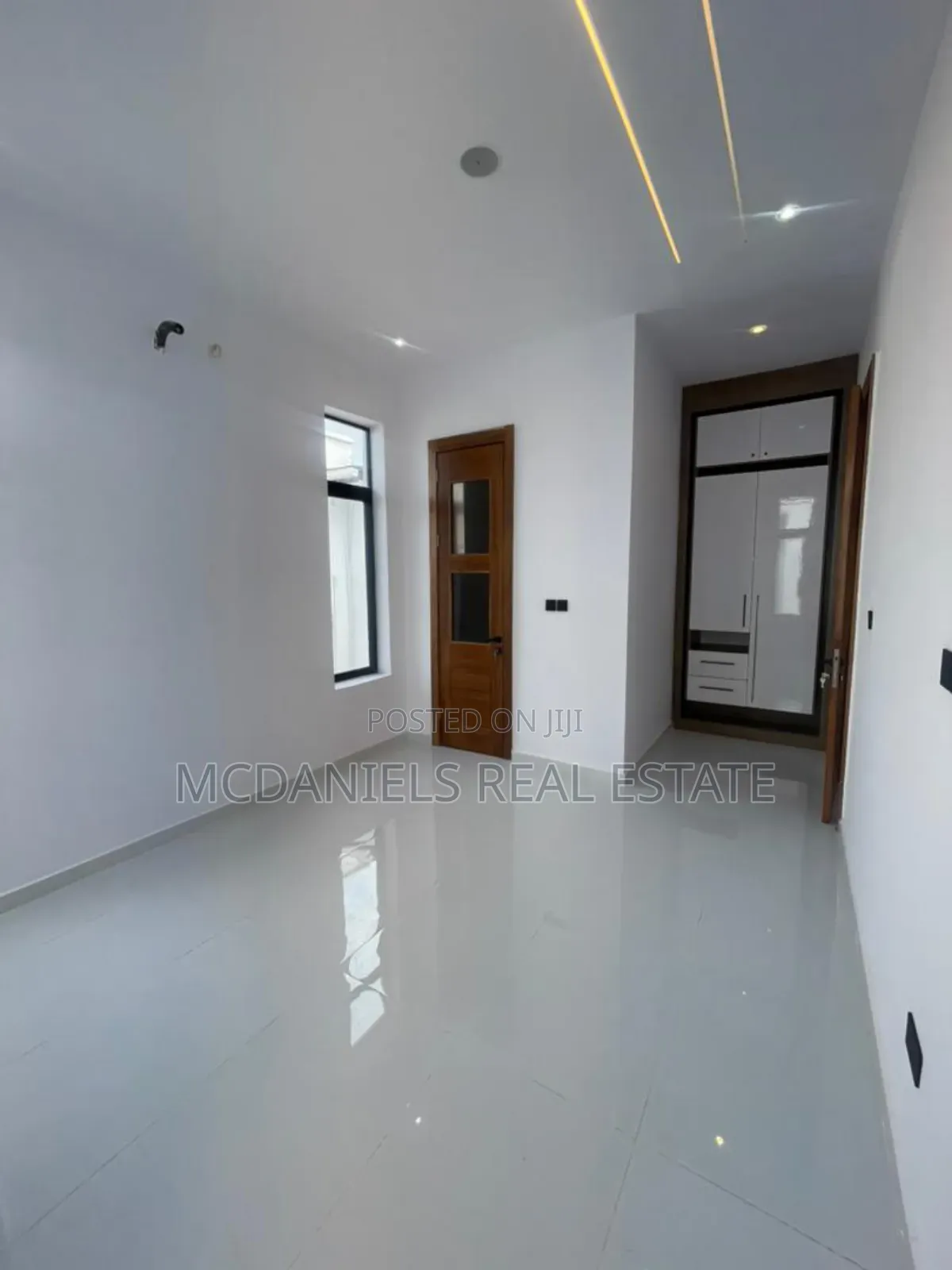 5bdrm Duplex in Ikota for sale