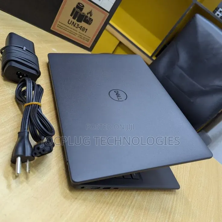 New Laptop Dell Inspiron 14 5540 16GB Intel Core i5 SSD 512GB