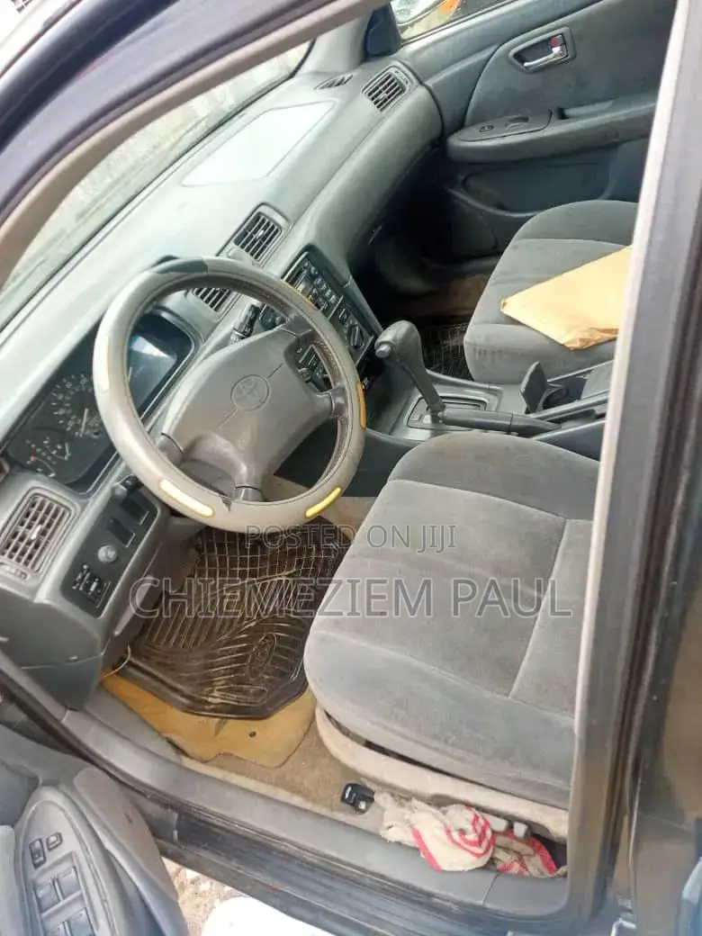 Toyota Camry LE 4dr Sedan (2.2L 4cyl 4A) 2001 Gray