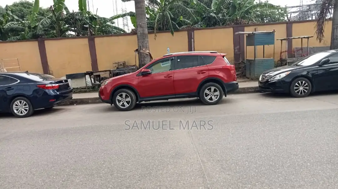 Toyota RAV4 XLE 4dr SUV (2.5L 4cyl 6A) 2015 Red