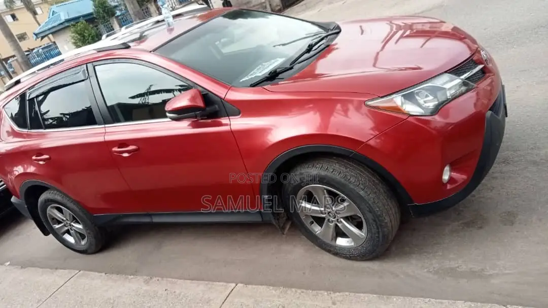 Toyota RAV4 XLE 4dr SUV (2.5L 4cyl 6A) 2015 Red