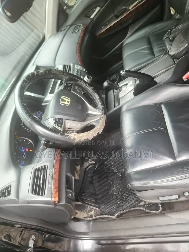 Honda Crosstour 2010 Black
