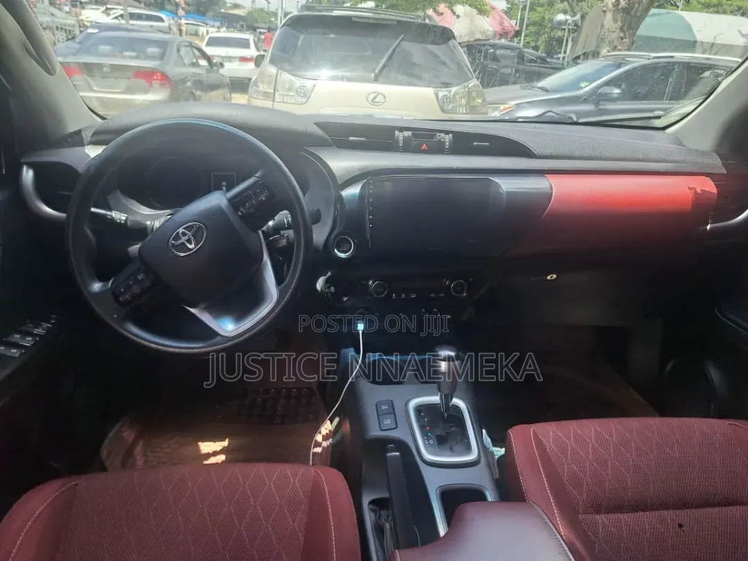 Toyota Hilux 2021 White